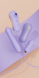 Zestaw bezdotykowy stymulator łechtaczki wraz z dwoma wibratorami Zalo Unicorn Set Berry Violet